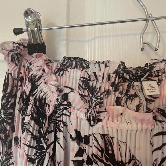 Flowy Off Shoulder Blouse - Picture 4 of 6